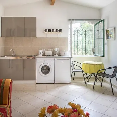 With Pool In Provence -villa Romantique Sleeps Up To 12 4 In Optional Villa