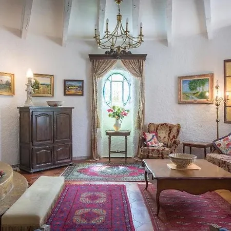 With Pool In Provence -villa Romantique Sleeps Up To 12 4 In Optional