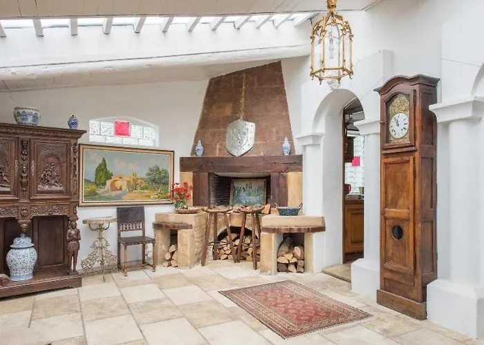 With Pool In Provence -villa Romantique Sleeps Up To 12 4 In Optional Villa