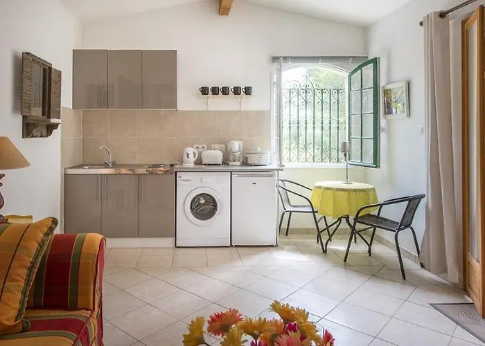 With Pool In Provence -villa Romantique Sleeps Up To 12 4 In Optional Villa