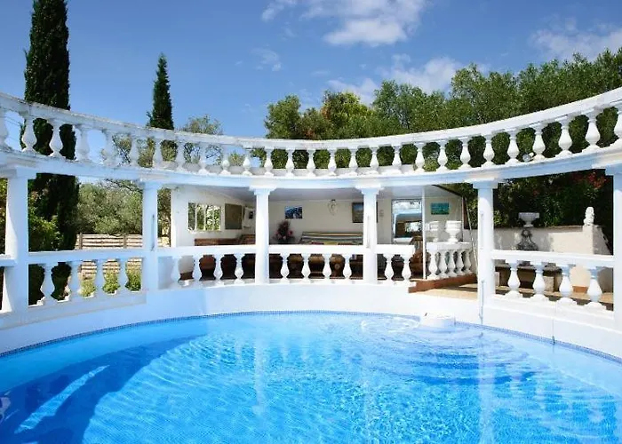 With Pool In Provence -villa Romantique Sleeps Up To 12 4 In Optional Villa Beaucaire (Gard)